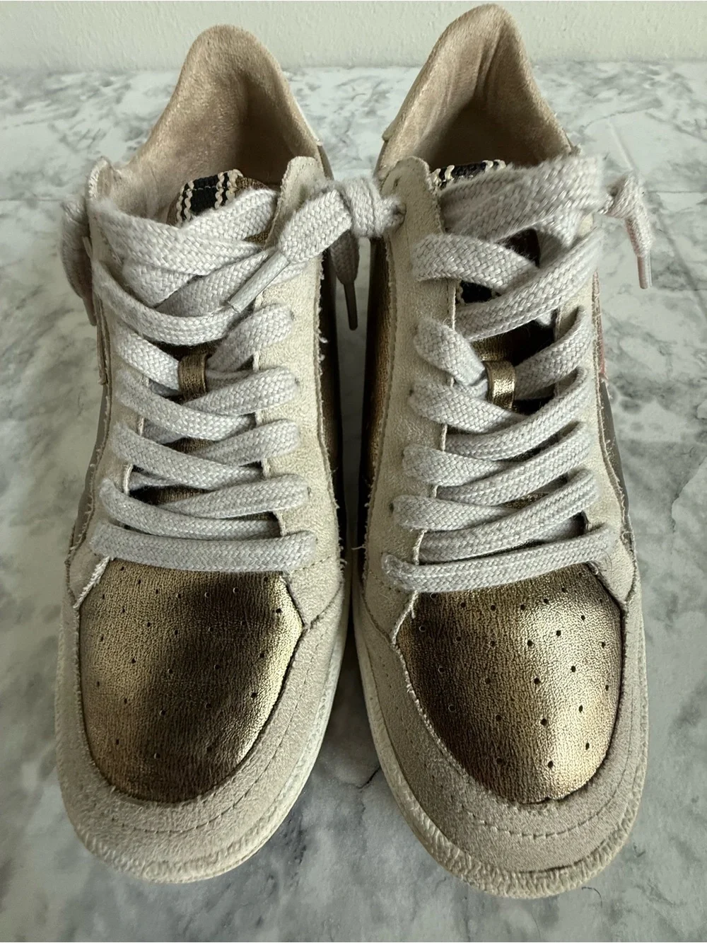 SHU SHOP Women's Metallic Gold Sneakers with Pink Star Accent Sz 81/2 Paz Golden